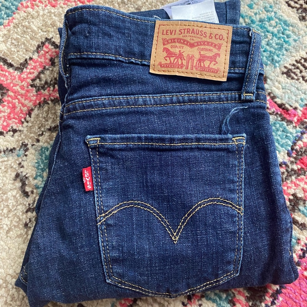Levi’s 711 skinny jeans with two rips in the knees